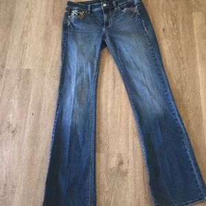 🍁🍂🍁White House Black Market Boot Leg 4R denim jeans